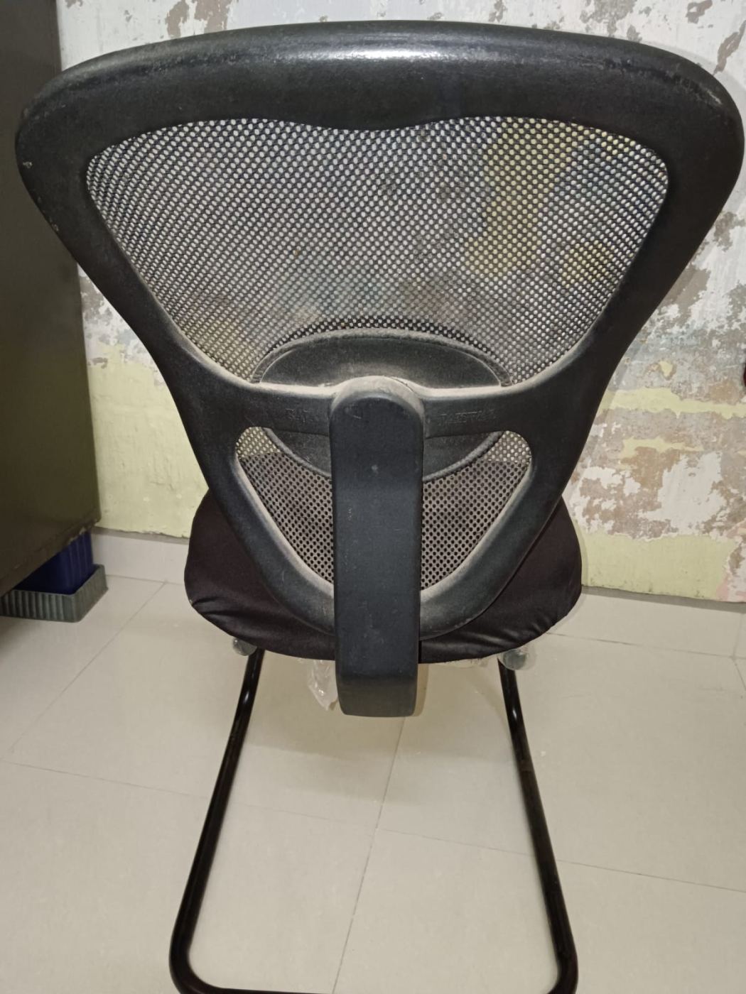 Nylon Mesh office chair without hand rest support.